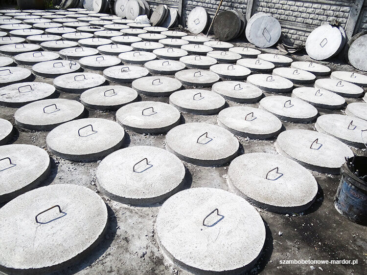 Wytrzymałe włazy do szamb betonowych z zabezpieczeniami w Konstancinie-Jeziornie